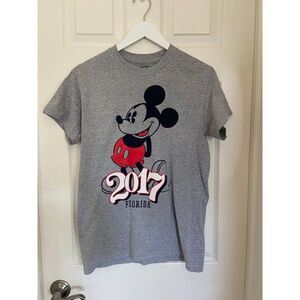 2017 Disney/Mickey Mouse T-shirt (Size Small)